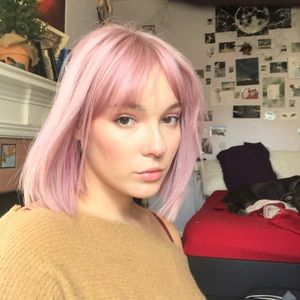 Meet your Posher, Emelia